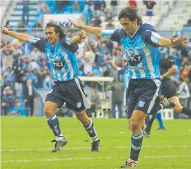  ?? OSVALDO MARKARIAN ?? En 2001. El festejo de Chatruc y de Diego Milito.