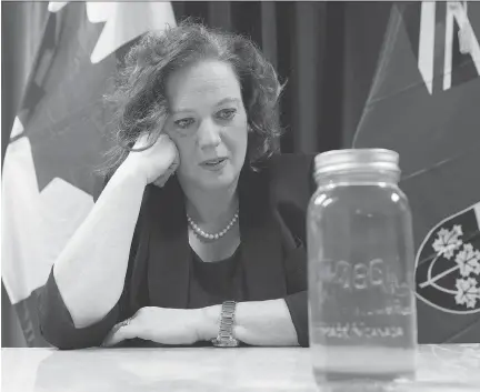 ?? ERROL MCGIHON ?? MPP Lisa MacLeod says she keeps a bottle of discoloure­d Lynnwood Gardens water on her desk as a reminder of the problem.