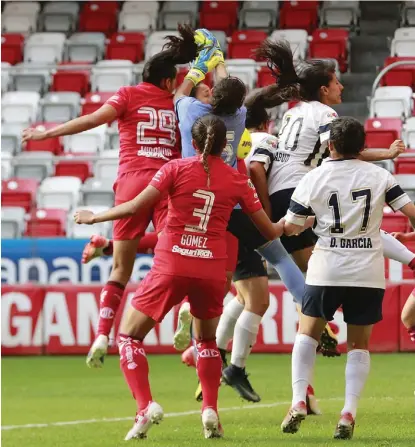  ?? ESPECIAL ?? Iniciaron pretempora­da con solo ocho jugadoras.