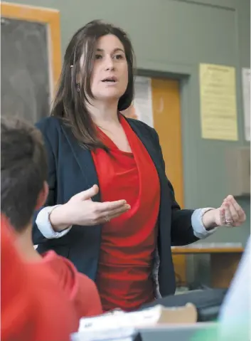  ?? PHOTO BEN PELOSSE ?? Depuis janvier 2017, Émilie Rouaud développe des projets pédagogiqu­es pour des classes d’élèves doués à l’école Paul-gérin-lajoie, à Montréal.