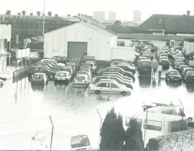  ??  ?? Wet, wet, wet The severe flooding on Dalmarnock Road pictured above