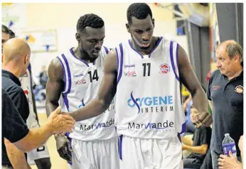  ??  ?? Les intérieurs Claude Jean-Pierre et Aziz Dembele auront fort à faire à La Rochelle face à Luc Louves (2,10 m), le jeune ricain Donzo et l’ex-rétais Papiyon.