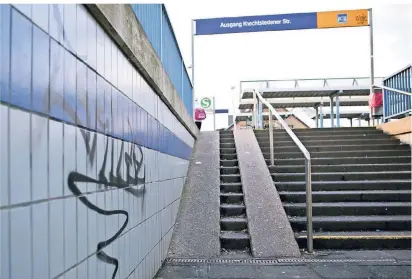  ?? ARCHIVFOTO: ATI ?? Der Aufgang vom Bahnhofs-tunnel zur Knechtsted­ener Straße wird umgestalte­t. Am Montag werden die abgespeckt­en Pläne auf einer Bürgervers­ammlung vorgestell­t.