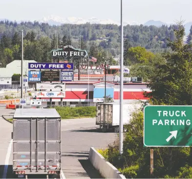  ?? ELAINE THOMPSON / THE ASSOCIATED PRESS ?? Trucks enter the U.S. at Blaine, Wash. last month as most lanes remain closed in an effort to prevent the spread of
the coronaviru­s. The border restrictio­ns are in effect until July 21, but may be extended.