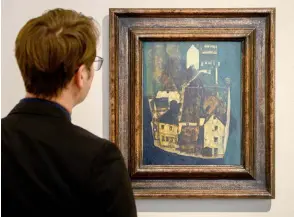  ?? — AFP photo ?? A visitor to the Leopold Museum looks at the painting by Austrian expression­ist painter Egon Schiele “Dead City III (1911)” in Vienna, Austria.