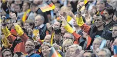  ??  ?? Die deutschen Gruppenspi­ele werden nicht zuletzt durch die Fans getragen.