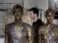  ??  ?? Altoatesin­o Aron Demetz , classe ‘72 di Vipiteno, è considerat­o tra i più grandi scultori italiani