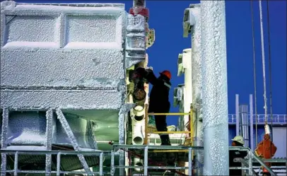  ?? TASS ?? Employees work on a platform of Novatek’s Arctic LNG 2 project in November.