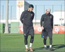  ?? FOTO: FCB ?? Luis Suárez y Leo Messi conversan antes de empezar a entrenar