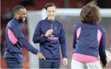  ?? — Reuters ?? Arsenal’s Mesut Ozil, Alexandre Lacazette and Matteo Guendouzi during the warm up before the match.