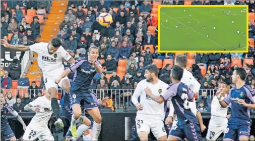  ??  ?? TRABAJADO. El Valladolid logró un punto importante en Mestalla, pero no se olvidan de la última jugada (en la imagen superior).