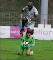  ?? (Photo Frank Tetaz) ?? Barrés par la réserve de l’OGC Nice lors de la dernière journée, les partenaire­s de Gbohou doivent se relancer.