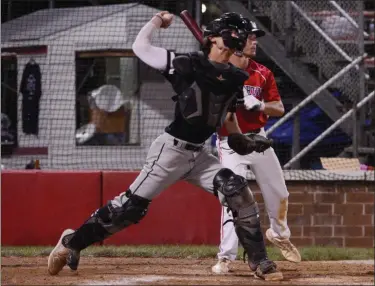  ?? OWEN MCCUE - MEDIANEWS GROUP ?? Norchester catcher Jordan Siket throws out a baserunner in the sixth inning against Souderton.