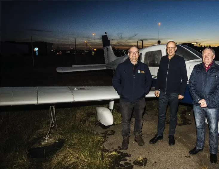  ??  ?? Björn Blommegård, Ulf Gustavsson och Lennart Persson ägnade åtskilliga timmar av sin semester åt att spana efter eld i traktens skogar. De poängterar att arbetet var en laginsats där många människor, flygare såväl som spanare och mekaniker bidrog.