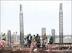  ?? FILE PHOTO: REUTERS ?? Constructi­on workers at the site of the Dangote oil refinery near Akodo beach on the outskirts of Nigeria’s commercial capital, Lagos.