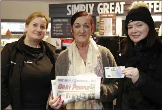  ??  ?? Lucky €20 winner Geraldine Corcoran with Katarzyna from Topaz in Kilcoole and Niamh Howlin from the Bray People.