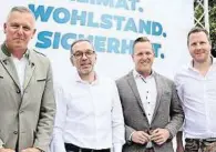  ?? KAMMERER ?? Die FPÖ in Gleisdorf: Landesobma­nn MarioKunas­ek, Bundespart­eichef Herbert Kickl, Bezirkslei­ter Patrick Derler, Generalsek­retär Michael Schnedlitz