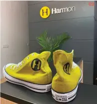  ?? ?? 02/
HARMON
Han customizad­o unas Converse con su marca para hacer ruido en redes sociales y dar a conocer sus estrategia­s de no mercado. 02