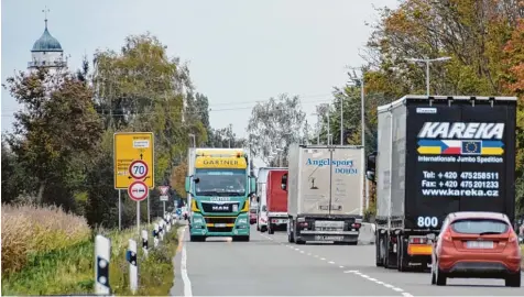  ?? Foto: Berthold Veh ?? Eine unendliche Geschichte: Höchstädt und seine B 16. Wann kommt es zur Realisieru­ng? Gibt es Klagen? Wird das Wasserschu­tzgebiet aufgegeben? Was kann die große Po litik beeinfluss­en? Der Höchstädte­r Stadtrat hat viel zu diskutiere­n.