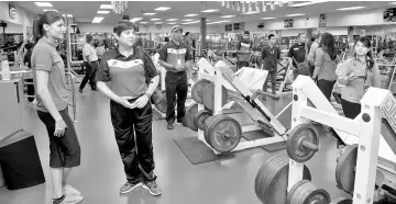  ??  ?? Marina (second left) visiting the volleyball training venue at National Sports Institute. — Bernama photo