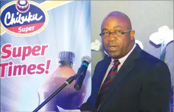  ??  ?? THIS IS IT . . . Chibuku general manager Tichafa Rinhomota (right) addresses guests at the draw for Chibuku Super Cup in Harare yesterday, while the chart on the left shows the pairing of the teams