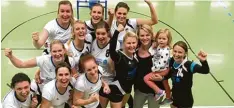  ?? Foto: Gumpp ?? Sie freuen sich über die ersten Punkte im ersten Spiel in der Landesliga: die Kleinai tinger Volleyball­erinnen.