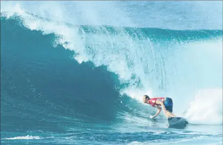  ??  ?? STUNNING: Durban’s Jordy Smith in action at Sunset Beach on his way to victory in the World Cup of Surfing.