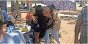  ??  ?? Realizan evento ‘Trans-abrazo’ en Bazar del Monumento