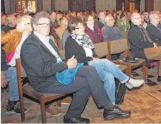  ??  ?? Volles Haus in der Evangelisc­hen Stadtkirch­e: Heiner Geißler war zu Besuch.