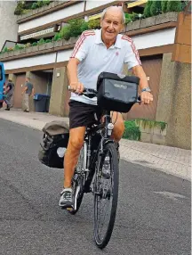  ?? FOTO: BECKER&BREDEL ?? Nächsten Mittwoch geht es los. Saarlands ältester aktiver Fußballtra­iner Rudi Jacob aus St.Arnual (82) ist fit und macht die Radtour in den Sommerurla­ub seit Jahren.