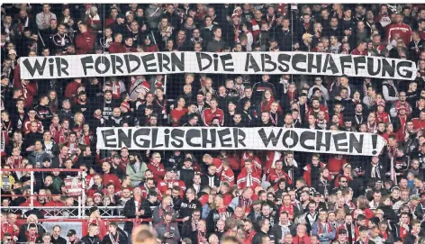  ?? FOTO: IMAGO ?? Auch die Union-Fans zeigen ihre Unzufriede­nheit. Ihre Meinung ist klar: Sie sind gegen die englischen Wochen und die Zerstückel­ung der Spieltage.