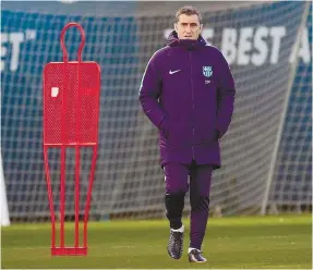  ??  ?? O técnico Ernesto Valverde prolongou o vínculo até 2020 com o Barça