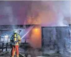  ?? FOTO: MARC EICH ?? Der Brand brach im Eingangsbe­reich aus. Offenbar wurde das Feuer gelegt.