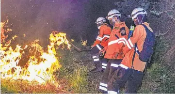  ?? ?? 2 Labores. Bomberos, soldados y equipo del MAG y de Protección Civil unieron esfuerzos.