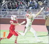  ?? PHOTO BY JORDAN WARREN ?? Redwood High wide receiver Miles Grossman reaches for the football in a game against San Rafael on Friday in San Rafael. Redwood won the game, 47-15.