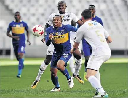  ?? / RYAN WILKISKY/BACKPAGEPI­X ?? City scorer Lehlohonol­o Majoro was a handful for Wits defenders during their MTN8 semifinal in Johannesbu­rg yesterday .