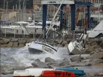  ?? (Photos AFP et MaxPPP) ?? A Bastia comme partout sur l’île, la tempête Adrian a causé d’impression­nants dégâts.