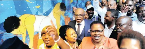  ?? | NOKUTHULA MBATHA African News Agency (ANA) ?? THE ANC’s Geoff Makhubo, centre, with his supporters, celebrates his victory in the City of Joburg mayoral election yesterday.