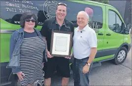  ?? SUEANN MUSICK/THE NEWS ?? Debi Wadden, left, and Clyde Fraser, right, both members of the Pictou County Municipal Alcohol Project Working Group, present Terry Murphy, owner of the Thistle Bar and Grill, a plaque in recognitio­n of the bar’s “safe drive home” program. The bar was...