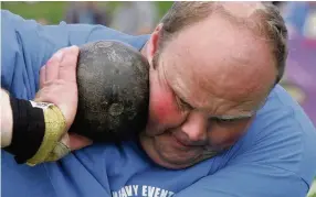  ?? 210816Crie­ff Highland Gathering_85 ?? Shot putt Heavywe ight Craig Si nclair