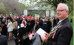  ?? FOTO: RICHARD NODELAND ?? Gunnar Larsen (65) har spilt i korps siden han var 10 år. Over femti år seinere synes han fortsatt det er stas å spille på 17. mai.