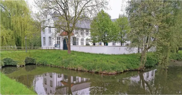  ?? RP-FOTO: HEINER DECKERS ?? Das ist das Original der Dorenburg. Bald ist sie, wie andere Gebäude auf dem Museumsgel­ände, auch im Miniaturfo­rmalt als Modell erhältlich.