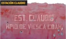  ??  ?? ESTAS HUELLAS DE BALA, es lo único que se salvó de este pueblo del que sólo quedan ruinas.