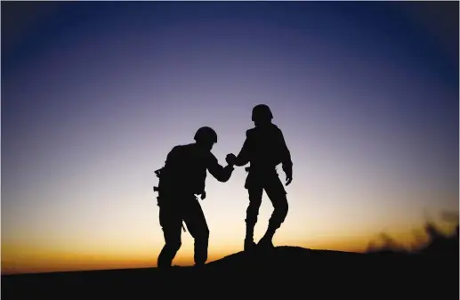  ?? (Reuters) ?? SOLDIERS NEAR the Gaza border fence.