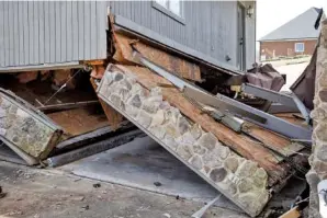  ??  ?? The guest house on Bobby Keyes’ Berkeley Lane property was blown off of its foundation on Wednesday.