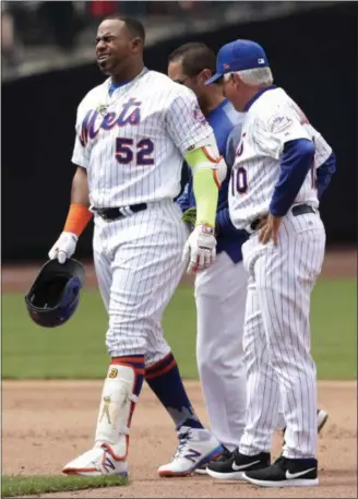  ?? FRANK FRANKLIN II — ASSOCIATED PRESS ?? Mets’ Yoenis Cespedes reacts after being injured as manager Terry Collins looks on in the fourth inning of Thursday’s 7-5 loss to the Braves at Citi Field in New York.