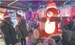  ?? RICHARD LAUTENS TORONTO STAR ?? A new Christmas-themed bar called Miracle popped up on Queen St. near McCaul St.