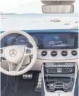  ?? FOTOS: DAIMLER ?? Zwei hochauflös­ende 12,3-ZollDispla­ys verschmelz­en unter einem gemeinsame­n Deckglas zu einem sehr übersichtl­ichen Widescreen­Cockpit.