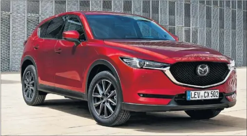  ??  ?? UN SUV MUY ATRACTIVO. Mazda ha conseguido un producto realmente convincent­e con la renovación del CX-5. Por dentro y por fuera.
