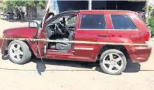  ??  ?? Elementos de seguridad lograron asegurar ocho camionetas que participar­on en la persecució­n y balacera en Mocorito, Sinaloa.